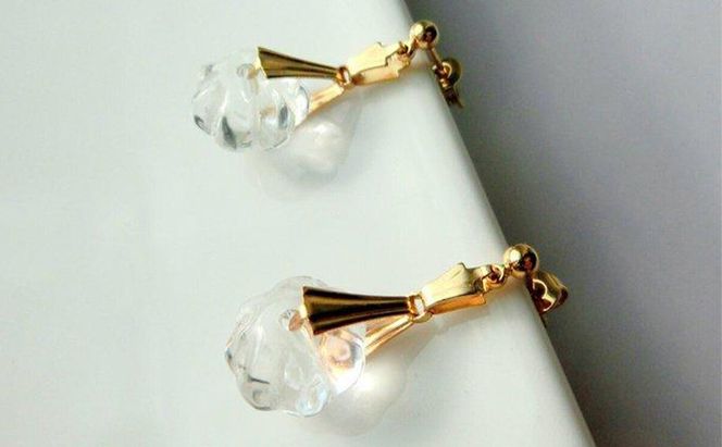 snowdrop ピアス クリスタル アクセサリー 1個 [Q]handmadejewely【お花 シンプル 可愛い ハンドメイド ジュエリー 手作り  職人 透明感 上品 華やか ドレス 大人な雰囲気 ギフト プレゼント ラッピング 結婚式】