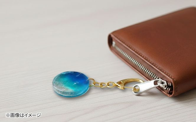 レジンアート 『海のかけらキーホルダー』 丸型 ブルー × ターコイズ 【沖縄の星の砂入り】キーホルダー レジンアート 海 雑貨 おしゃれ 沖縄市 / Kays Artistry[BCAG024]