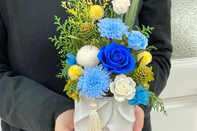 プリザーブドフラワー【青華】【埼玉県 春日部市 シュガーパイン ギフト 贈り物 インテリア 花飾り 枯れない花 青系アレンジ】(AJ266)