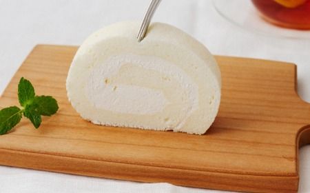 【プレミアム米粉ロールケーキ 2本セット】天使のホワイトロール & クラシックショコラロール【グルテンフリー 小麦粉不使用 保存料不使用 贈り物 お歳暮 お中元 お祝 スイーツ デザート ギフト】(H053316)