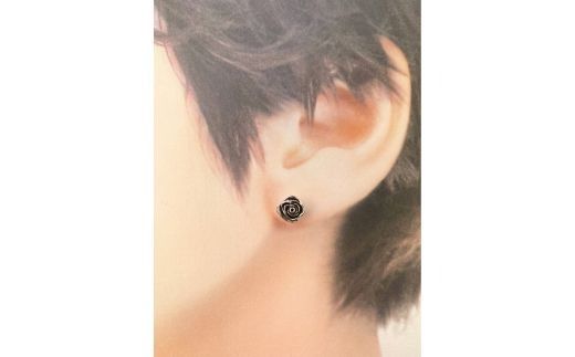 Pyramid flower pierce