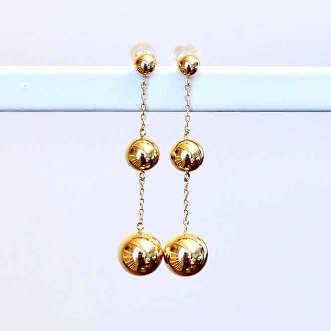 K18(18金) イエローゴールド ボール 3連 チェーン ピアス 地金 中空 保証書付 M710-1 242-039