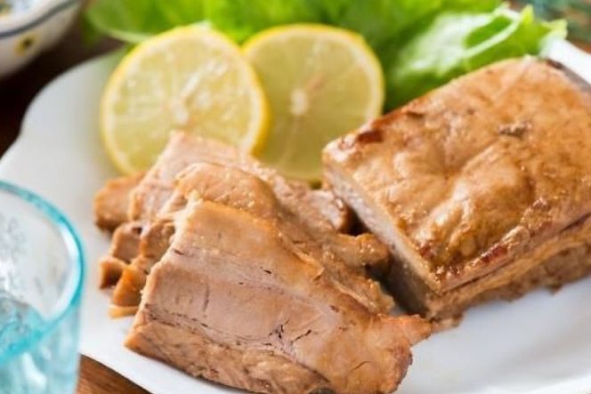 【三代目！肉工房 松本秋義】まっ黒煮豚400g×5 [吉田ハム工場 静岡県 吉田町 22424666] 煮豚 松本秋義 冷凍 食品 豚肉 豚バラ肉 チャーシュー ブロック 焼き豚 肉 角煮 豚角煮 保存料 おつまみ おかず つまみ