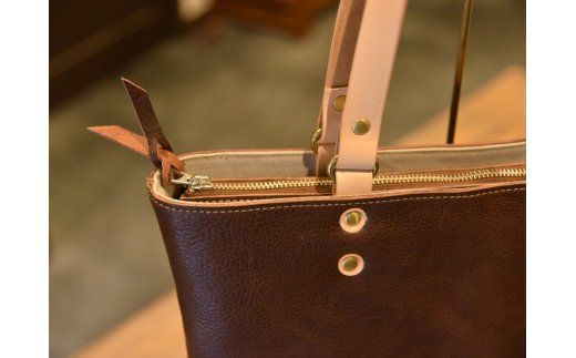 ハンドメイド　レザートートバッグ・名入れ可能【CC05W】（滋賀県　近江八幡市）