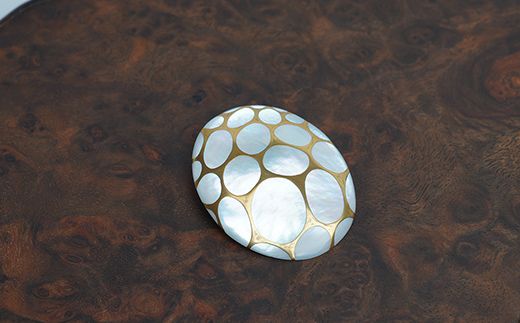 【高島屋選定品】<うるしアートはりや> Filo蒔絵白蝶貝ブローチ 漆 うるしアート アクセサリー ギフト 伝統工芸 工芸品 国産 日本製 F6P-3343