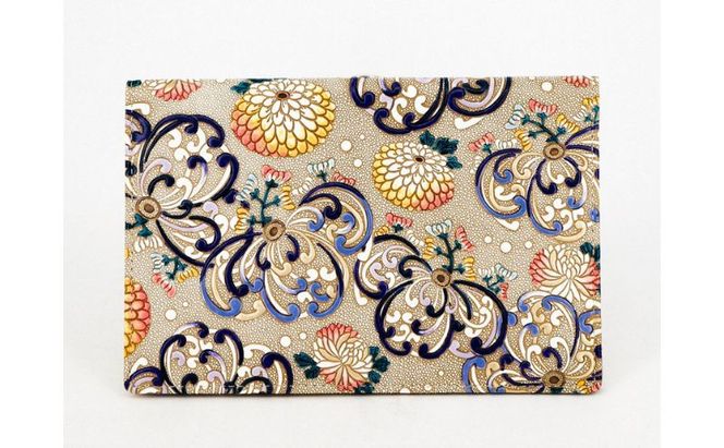 【文庫屋大関】パーソナルホルダー　乱菊＜青紫＞【皮革工芸品】 民芸品 雑貨 日用品 菊柄 菊デザイン モダン 