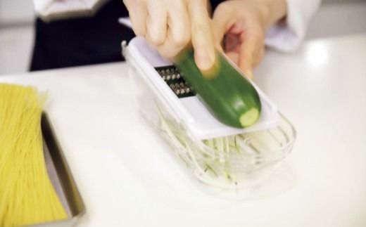 貝印 SELECT100　調理器セット(受け皿・ガード付) 8点セット 000DH3027 スライサー せん切り器 細せん切り器 おろし器 セレクト100 関市 キッチンツール 料理 刃物 おしゃれ 便利【食洗機対応 】