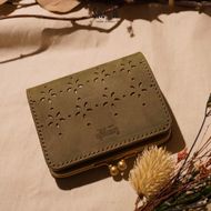 【4色展開】がま口ショートウォレット　カットアウト　革小物　ハンドメイド　手縫い　一点物　財布　スナッグルレザー