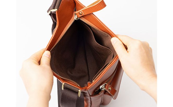 豊岡工房 牛革  スマホが取り出し易いショルダーバッグ（4332）キャメル / ボディショルダーバッグ 斜めがけ 柔らかい シュリンク牛革 メンズ レディース かばん カバン バッグ 鞄 国産 日本製 小田清株式会社