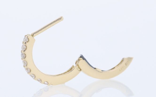 J098 アルカンシェル K18YGダイヤピアス（計 0.20ct）