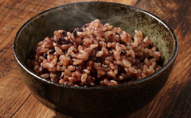 【新米受付・令和8年産米】くろまい＆げんまい パックご飯 150g×12個入り（特別栽培コシヒカリを使用） 1039005N｜玄米 黒米 アントシアニン 健康志向 便利 簡単 新潟県村上市岩船産