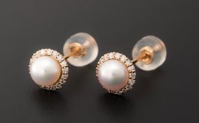 【真珠】【希望の光 ･大人シンプルモダン】5.2mm アコヤ真珠ピアス K18  P-185