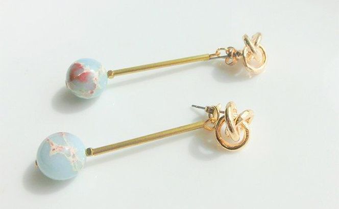 loose knot ピアス アクセサリー 1個【シンプル ブルー ブラウン 天然石 ゴールド 2way クール シャープ 可愛い ギフト プレゼント ハンドメイド 手作り  職人 上品 華やか  ドレス 大人の雰囲気  ラッピング 母の日 結婚式 Q 北海道 幕別町】
