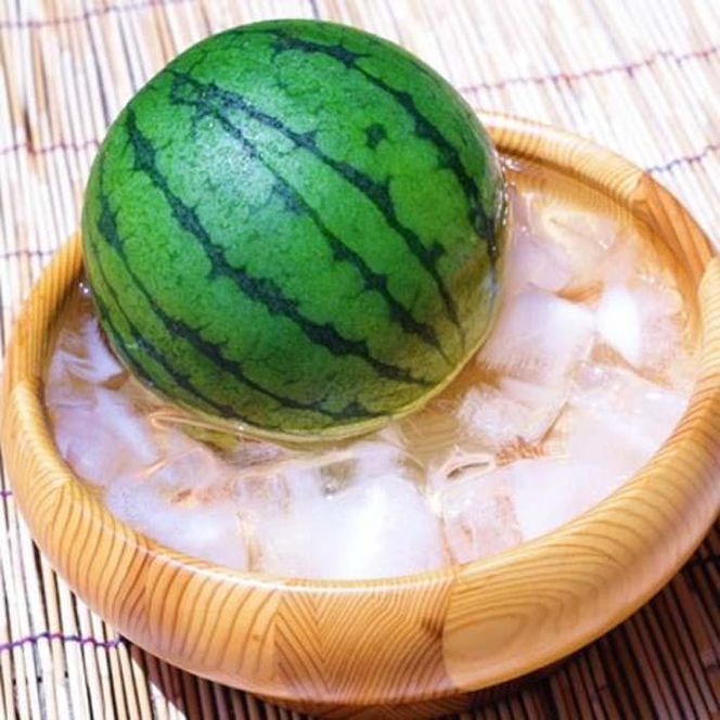 ［先行予約］厳選 小玉すいか Ｍサイズ ／2玉入り［農家直送］［先行予約］［和歌山県産］［MS127］ 303446_XD90053