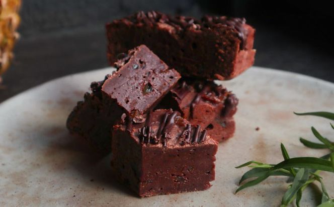 ブラウニー 3個セット 沖縄フレーバー (パイナップルミントマリーゴールド ・ 黒糖カラキ ・ シークヮーサー月桃) 沖縄市 / Lives Chocolate[BCEI007]