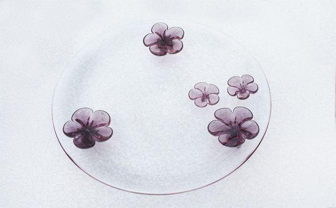 カメリア23cmプレート（ワイン） 食器 皿 インテリア 工芸品 格子模様 ガラスプレート 人気のプレート 手作り 飾り皿 お花 