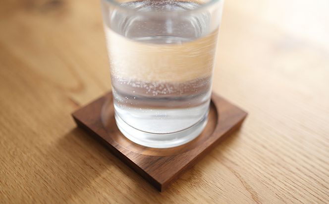 LINDO Coaster（2枚入り）コースター キッチン 食卓 机 コップ 敷物 工房 自然 素材 木目トレー ウォールナット 無垢材 職人 手作業 グラス 置き アクセサリー トレイ 