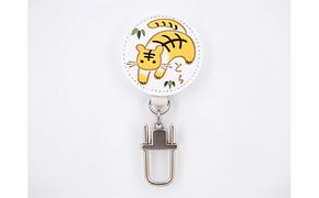 文庫屋大関 干支キーホルダー 寅 ドアに冷蔵庫にペタリ 干支 キーホルダー マグネット入り 磁石入り 革製品 革小物 革製 日用品 雑貨 小物雑貨 マグネット 磁石 工芸品 民芸品 伝統工芸品 東京 東京都 墨田区