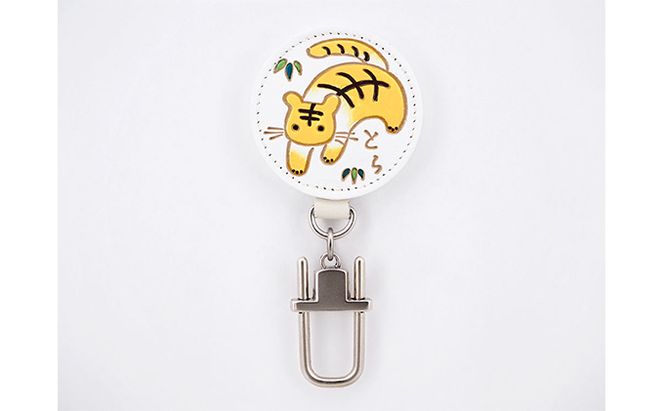 文庫屋大関 干支キーホルダー 寅 ドアに冷蔵庫にペタリ 干支 キーホルダー マグネット入り 磁石入り 革製品 革小物 革製 日用品 雑貨 小物雑貨 マグネット 磁石 工芸品 民芸品 伝統工芸品 東京 東京都 墨田区