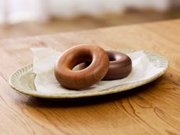 木製ドーナツセット　Wooden　Donut　Set ［087Y13］ おままごと 知育玩具 木のおもちゃ 幼児向け 食育 ごっこ遊び 出産祝い 誕生日プレゼント ナチュラル素材 ハンドメイド 小牧市 送料無料