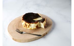 箱根発！なめらか濃厚バスクチーズケーキ 箱根チーズテラス・カプチ 【プレーン・ホール】 142069_JF003