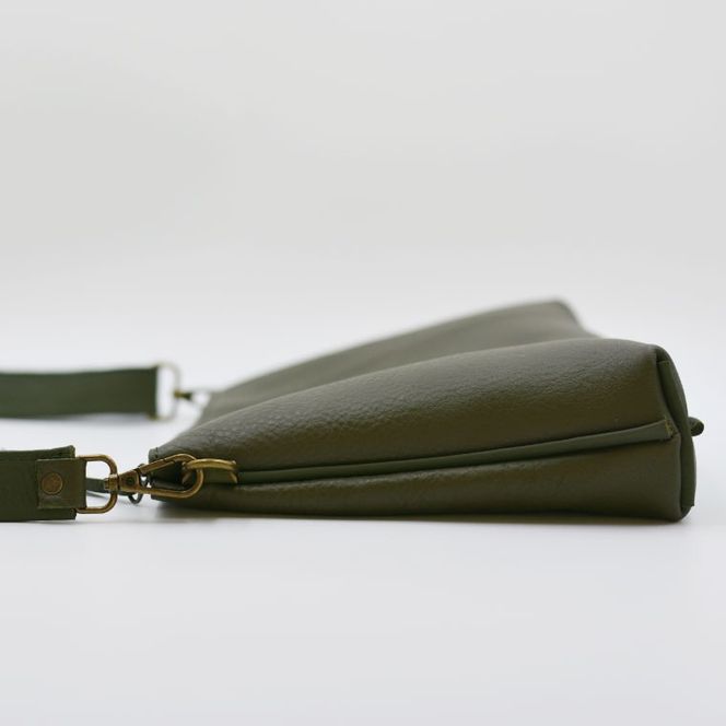 益子の革工房maharoのショルダーポーチ（L）オリーブグリーン｜栃木県 益子町 ふるさと納税 ショルダーポーチ 牛革 手作り (AX107-4)