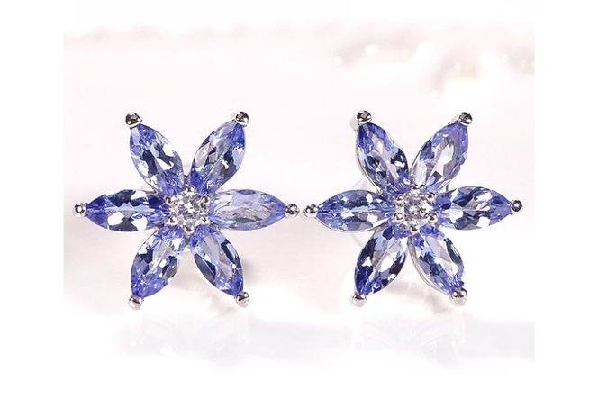 ピアス プラチナ PT900 タンザナイト マーキス 花 ダイヤモンド 0.06ct【 f306-ta-pt 】 [オーダーメイドジュエリーメイ 山梨県 韮崎市 20745626] スタッドピアス 大人ジュエリー フラワーモチーフ カラーストーン 誕生石 Wロックキャッチ付き ジュエリー