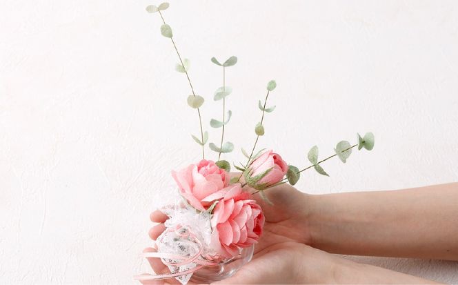 【まゆ玉から生まれる花 まゆ花（別名：シルクフラワー）】 まゆ花アレンジメント バラの花3本とユーカリリーフ4本 A4217