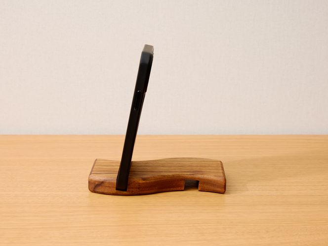 ウェーブ型木製スマホスタンド 　Wave wood mobile phone stand ［087Y12］ 天然木 スマートフォンスタンド 卓上スタンド 充電対応 在宅ワーク デスク周り インテリア雑貨 ナチュラルデザイン 小牧市 送料無料