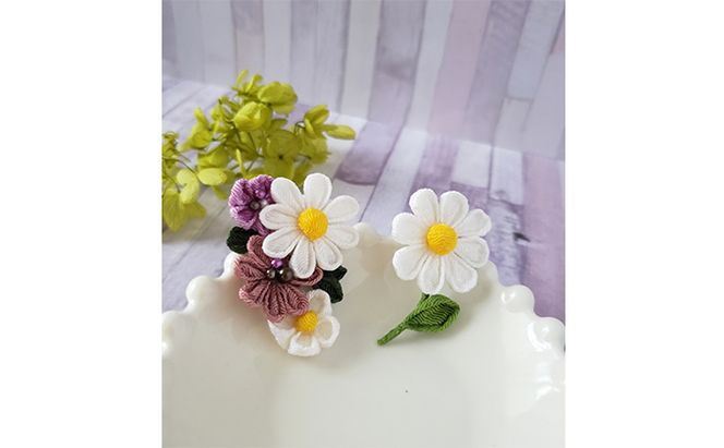 つまみ細工 マーガレット イヤリング アクセサリー 工芸品 お花 手作り 職人 手仕事 伝統工芸 和風 かわいい アシメトリー 大人可愛い アクセ 受注生産 つまみ細工工房ちより。 送料無料 岐阜県 安八町