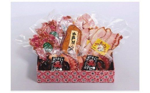 【三界珍味スモークセット】 但馬どりもも 炭火焼 たこ 合鴨 砂肝 但馬は燻製作りに適した環境 保存料、着色料を未使用 ブレンドチップ製法と本物の炭火を使った独自の技法 味わい深く、酒、ビールのおつまみ 母の日、父の日、還暦祝いなどのギフトや贈り物にぜひご利用ください 兵庫県 香美町 14-05