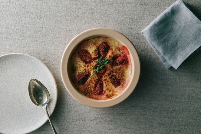 PETARI Shallow Pot 18cm Igneous Rock（ベージュ）G.M.P 【 グッドデザイン賞受賞 陶器製 万能調理土鍋 鍋 土鍋 平鍋 浅鍋 電子レンジ可 キッチン雑貨 新生活 ギフト プレゼント 三重県 四日市市】 -[G631-4] 