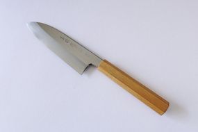 三徳包丁１８０ミリ銀三鋼　三徳 包丁 日本製 ステンレス 刃渡り18cm 料理 高級 本格的 万能包丁 ふるさとのうぜい 故郷納税 返礼品 高知県 土佐市【田所刃物株式会社】 [BQAS002]