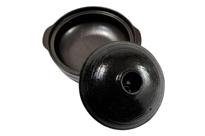 【萬古焼（ばんこやき）】8号 黒土鍋 セラミックコーティング 内山製陶所【土鍋 2～3人用 セラミック 直火用 電子レンジ対応 お手入れ簡単 食洗器対応 三重県 三重 四日市市 四日市 四日市市ふるさと納税 四日市ふるさと納税】