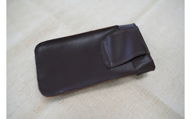 職人手作りの【本革】「スマホポーチ」ブラウン ケース 革 携帯ホルダー ポーチ ベルト 茶 コンパクト シンプル おしゃれ 人気 プレゼント H066-126