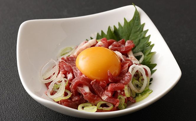 馬刺し 熊本 霜降り 馬刺 特選霜降り 中トロ 300g ブロック ユッケ 100g セット 熊本直送 国内肥育 馬肉 肉 お肉 冷凍 国産 又は カナダ産 配送不可:離島 
