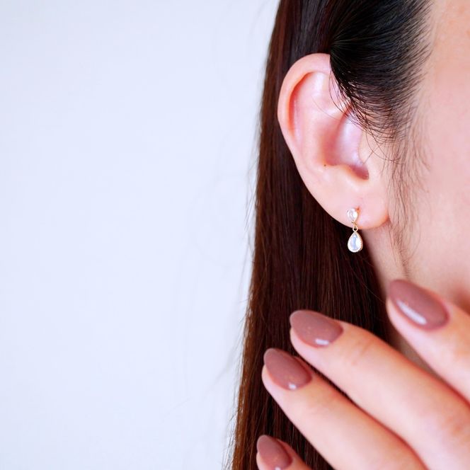 K10YG(10金) イエローゴールド 揺れる ホワイトムーンストーン アンティーク ピアス 保証書付 SR-2261 242-050-c