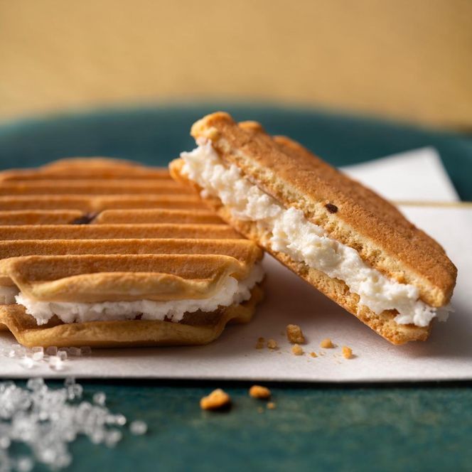 【期間限定～12/7】＜お歳暮・冬ギフト＞【鼓月】銘菓撰詰合せ 22個入り（プレミアム千寿せんべい8枚、万都の葉2個、姫千寿せんべいキャラメル林檎4枚、一枝の梅2個、苺の香6個）｜京都 和菓子 千寿せんべい 有名店 人気 和菓子［ 老舗 和菓子 千寿せんべい 有名店 人気 おすすめ お菓子 スイーツ お取り寄せ 通販 ギフト プレゼント 贈答 送料無料 ふるさと納税 ］ 261009_B-FK86