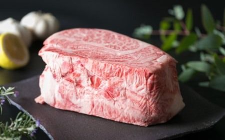 【 全12回 定期便 】 A4ランク 糸島 黒毛和牛 肩ロース 肉 ブロック （ ローストビーフ用 ） 1kg × 12回 《糸島》【糸島ミートデリ工房】 [ACA150]