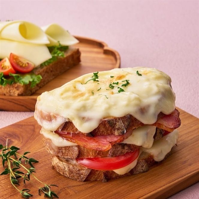 よつ葉 「よつ葉 とろけるスライス・スライスチーズ」10個セット 105g（7枚入）×各5【 よつ葉 とろける スライス チーズ 販売店 新千歳空港 札幌駅 お土産 通販 お取り寄せ 違い アレンジ レシピ 食べ方 トースト 北海道 十勝 幕別 】
