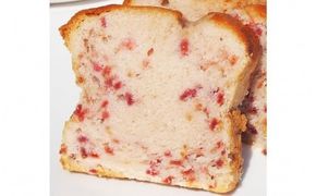 すべて手作りにこだわった、宿河原パウンドケーキ「苺」【kw0062-0009】