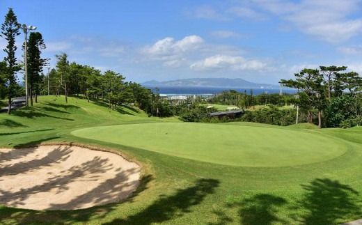 チケット 土・日・祝日 ゴルフプレー券 2名 (恩納村・1ラウンド ) 【美らオーチャードゴルフ倶楽部】