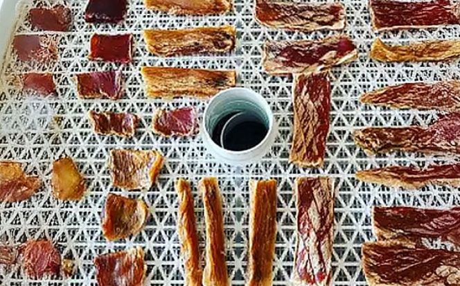 お魚屋さんの手作り 塩麹入りマグロジャーキー (3袋) お魚屋さん 手作り マグロジャーキー マグロ まぐろ ジャーキー 塩麹 沖縄市 / 魚商ばってん[BCCE005]