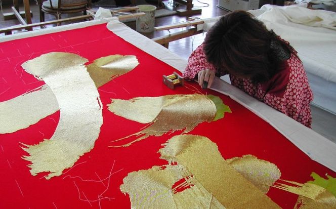 額装用 日本刺繍 「飛天」台生地「金」×額装「ゴールド」 刺繍 伝統工芸 愛西市 / 百武打敷店[AEBR002]