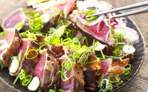 黄金藁焼一本釣り鰹タタキ1kgとじゃばらポンズ100mlのセット かつおのたたき カツオ わら焼き 【1か月以内に発送】【nks100C】