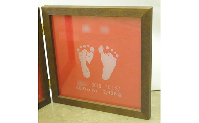 出産祝い用 手型・足型彫刻ガラス入り写真立て