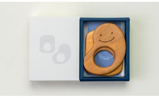 木のおもちゃ 歯がため 2個入 セット 巾着付き かわいい 歯固め 赤ちゃん ベビー 幼児 0歳から ギフト 包装 ラッピング プレゼント 贈り物 贈答 出産祝い 誕生日祝い のし 熨斗対応 受注生産品 山のくじら舎 高知県 安芸市 サクラ材 天然素材 安全 日本製 国産 口に入れても安心 植物性オイル 丸み 磨き にっこり 専用箱 乳児 おしゃべり期 歯茎 成長サポート 安芸市 高知県