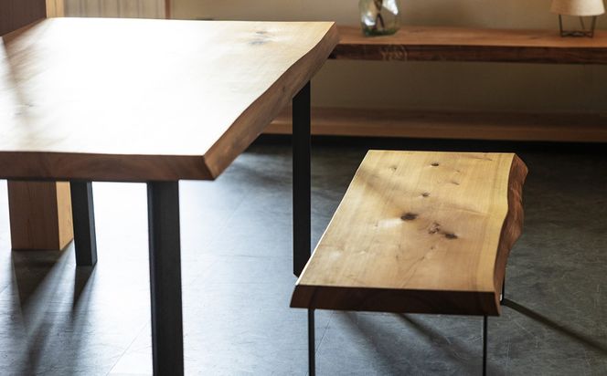 徳川御三家紀州藩の伝統を受け継ぐ三重県 尾鷲（オワセ）ヒノキ使用 BROOK 一枚板ベンチ 長さ1,200×奥行350×高さ約420㎜　【家具 インテリア ベンチ 一枚板 木製 伊勢 おすすめ ブランド メーカー オーダーメイド 手作り おしゃれ 木 テーブル ダイニング 家族 一人暮らし 脚 天板 新生活 引越し 椅子 イス ブルック 三重県 四日市市 ふるさと納税】