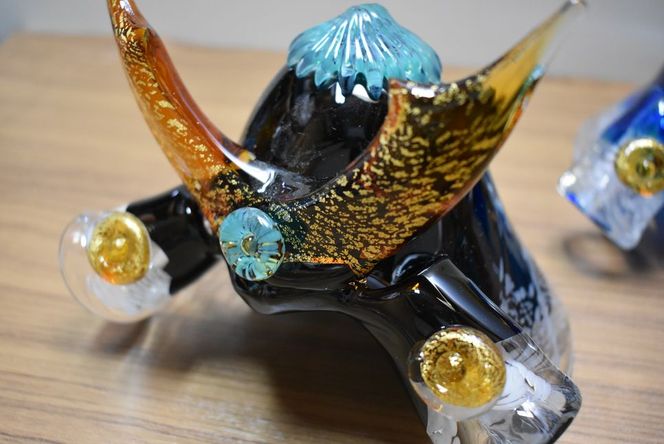 ガラスの武将兜 GK-11BK(黒)【粋工房】_HA1988 兜飾り 端午の節句 飾り ガラス細工 インテリア 置物 ソーダガラス 工芸品 お祝い 贈り物 ギフト 福岡県宗像市 宗像市 福岡 宗像