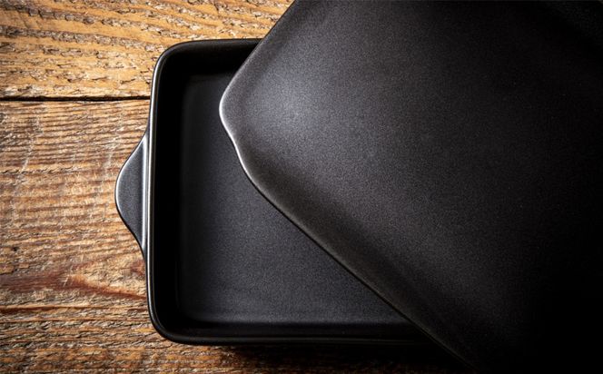 【萬古焼(ばんこやき)】Handmadeアート土鍋 弥生陶園　職人が一つ一つ丁寧に成形し焼き上げる、こだわりの逸品　土鍋の国内生産80％のシェアを誇る伝統の萬古焼　TS-802 グリラー（ウィング）（黒釉）鉄より軽い！手間いらずの耐熱陶器製「魚焼グリル対応のグリラー」【プレート、魚料理、肉料理、朝ごはん、朝食、目玉焼き、野菜、グラタン、アヒージョ、簡単調理、ペア、耐久性、人気、おすすめ、旨み、うまみ】